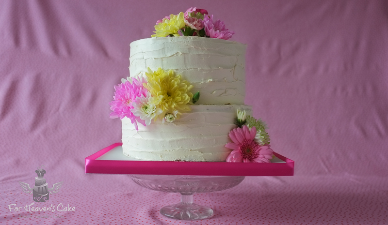 Buttercream_and_flowers_wedding_cake_img2