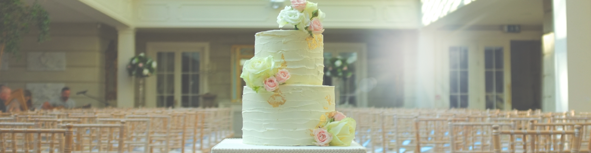 Gold Leaf and Buttercream Wedding_Cake_Header_image