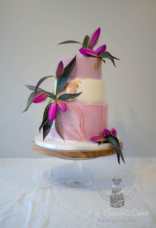 Pink and White Fresh Flowers Wedding Cake Img1